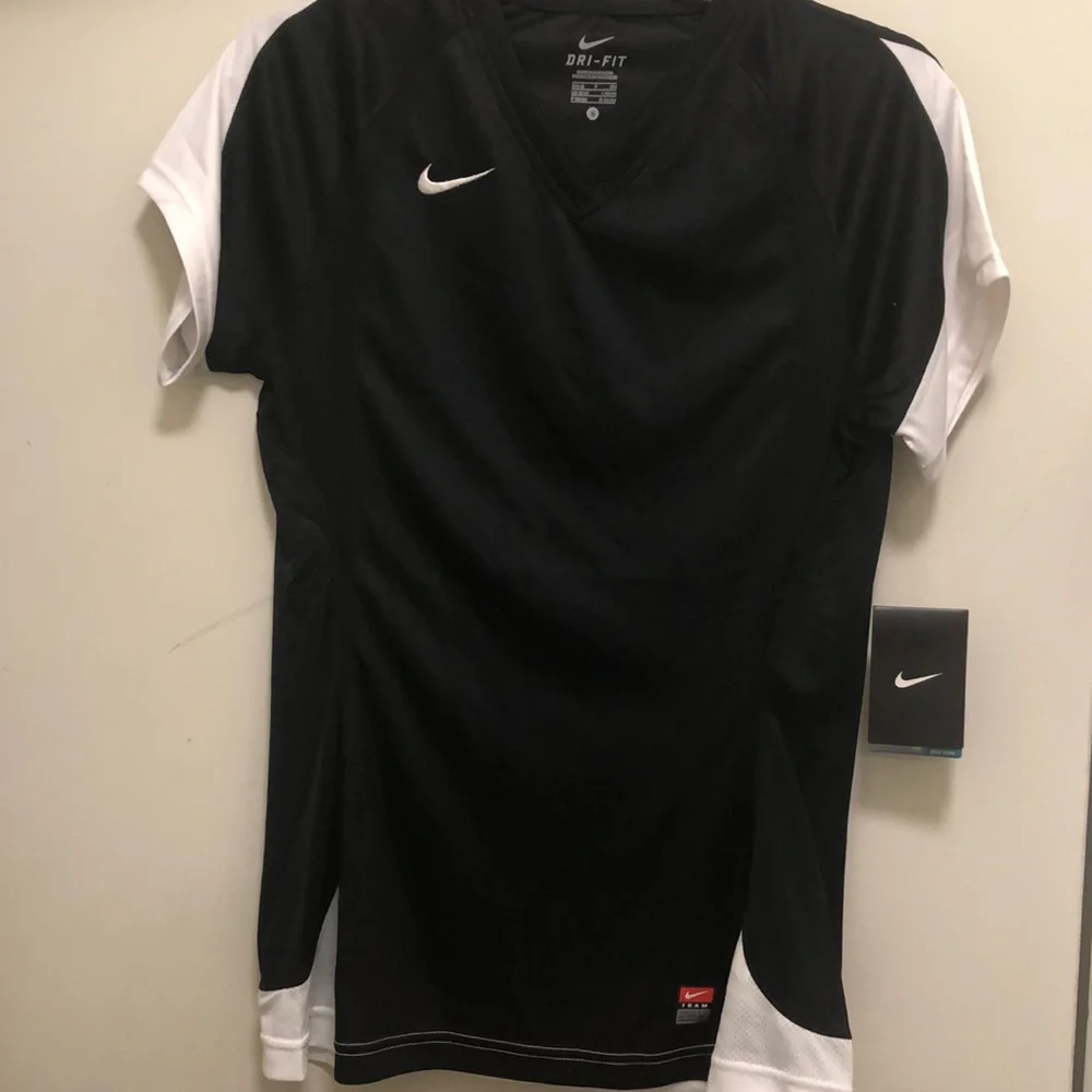 Nike top